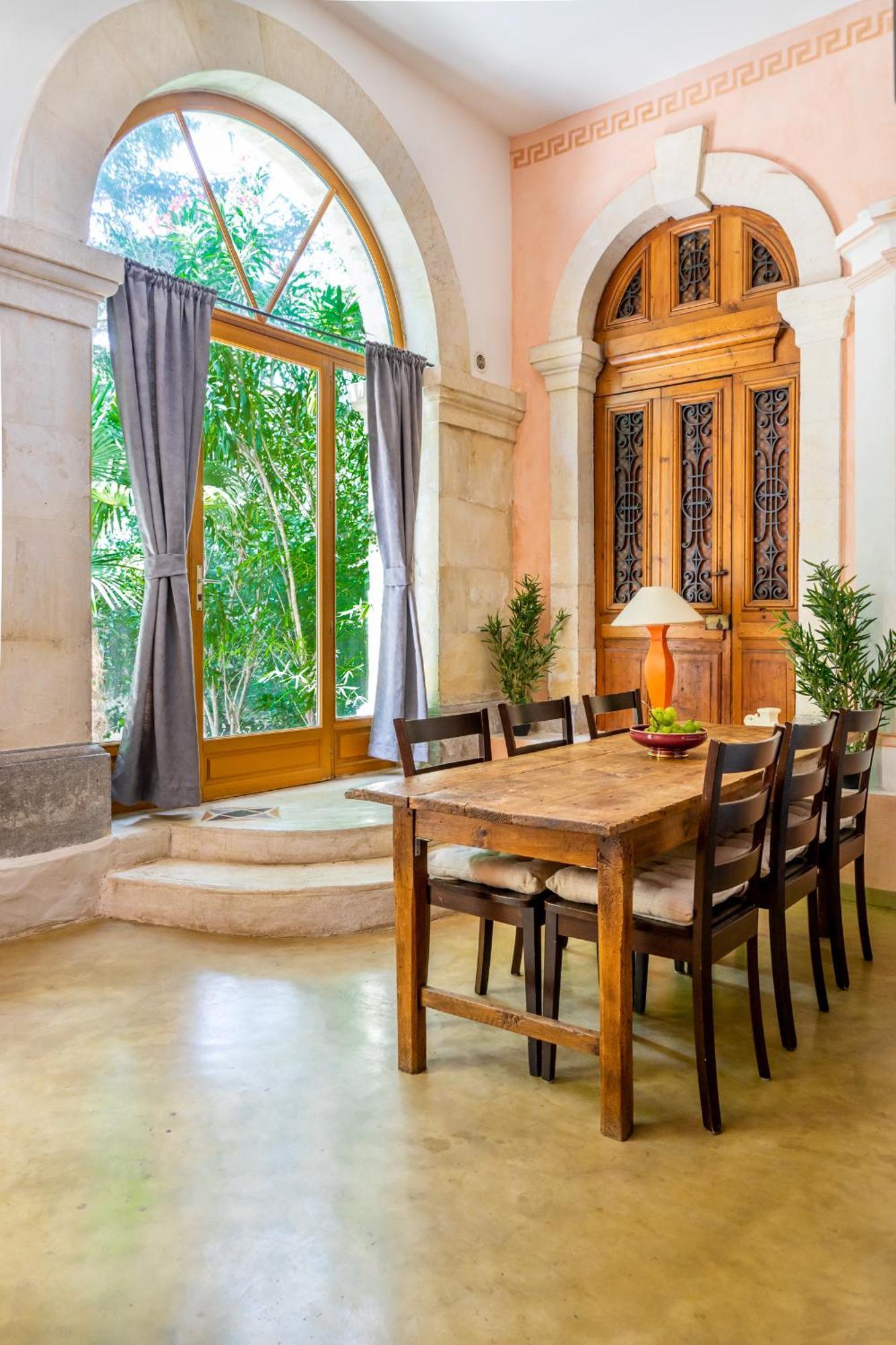 Couvent Des Ursulines: Historic Retreat For Families And Groups *